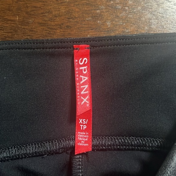 SPANX Faux Leather Leggings - Picture 4 of 8